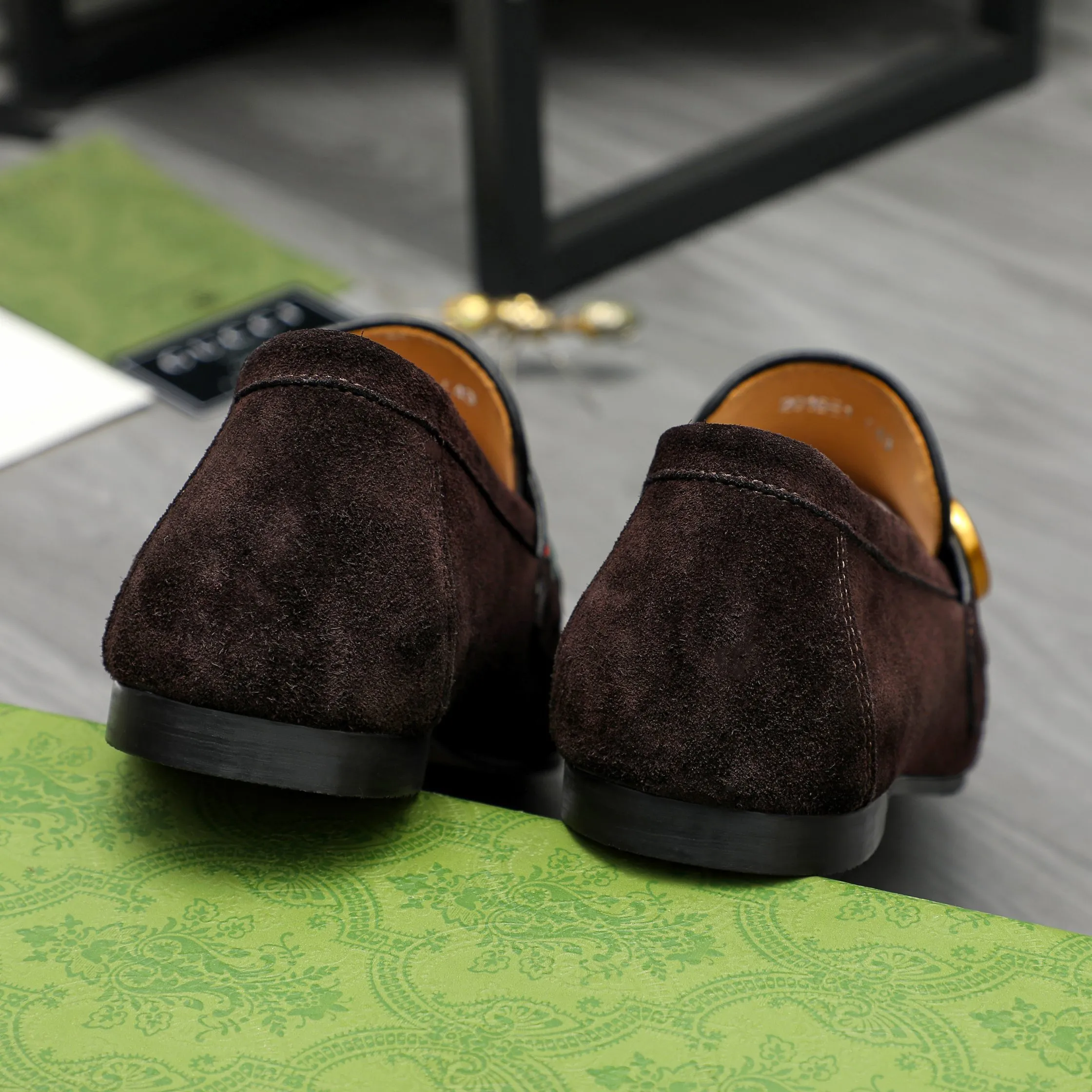 Men's shoes 💰p400 Product trademark: GUCCI "Gucci" business casual leather shoes Regular size: 38-46 (38.45.46 is custom-made and non-returnable) Product material: Selected suede cowhide with webbing upper, cowhide lining, original rubber outsole